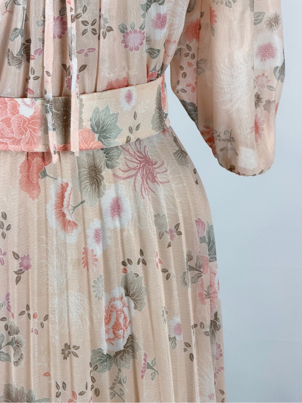 Peach Color Front Vintage | Dresses | Vintage 7s Peach Flower Dress Flowy Pleated ...